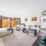 Space And Comfort, 5 Mins Walk To Tube Station, Shops Plus Easy Access To London Excel, O2 Arena And City Airport, Free Parking