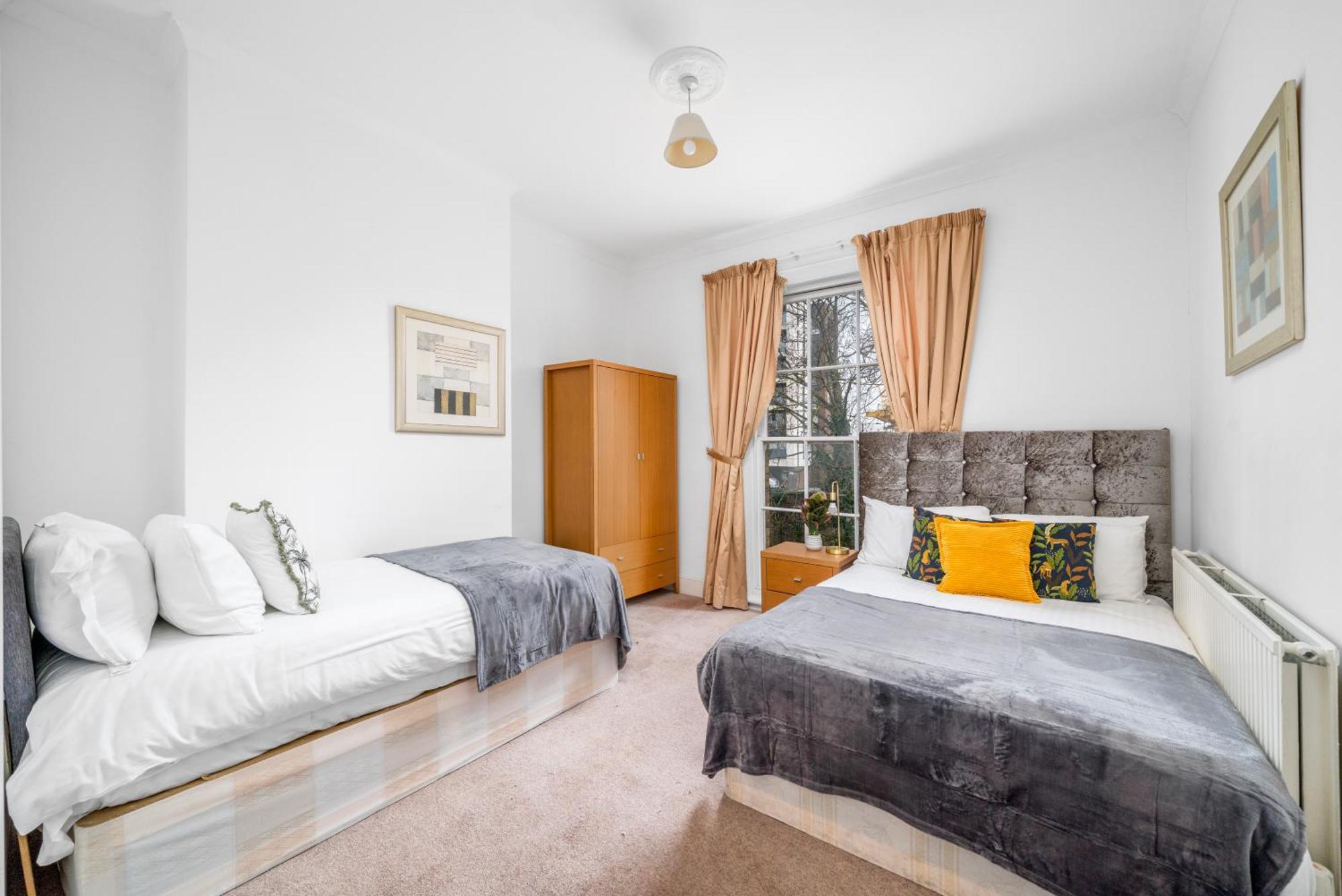 Space And Comfort, 5 Mins Walk To Tube Station, Shops Easy Access To Excel, O2 Arena And Airport, Free Parking * London