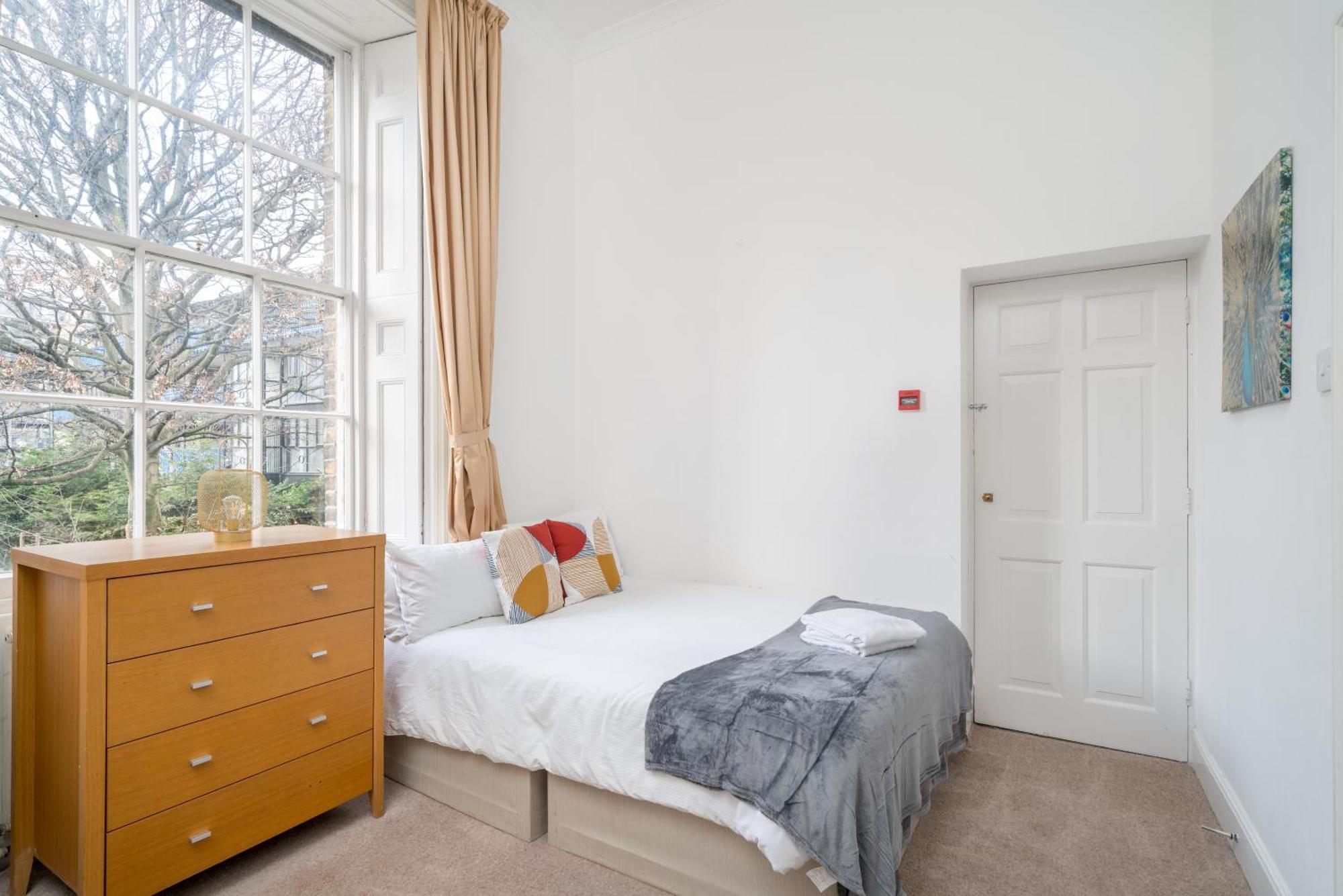 Space And Comfort, 5 Mins Walk To Tube Station, Shops Easy Access To Excel, O2 Arena And Airport, Free Parking