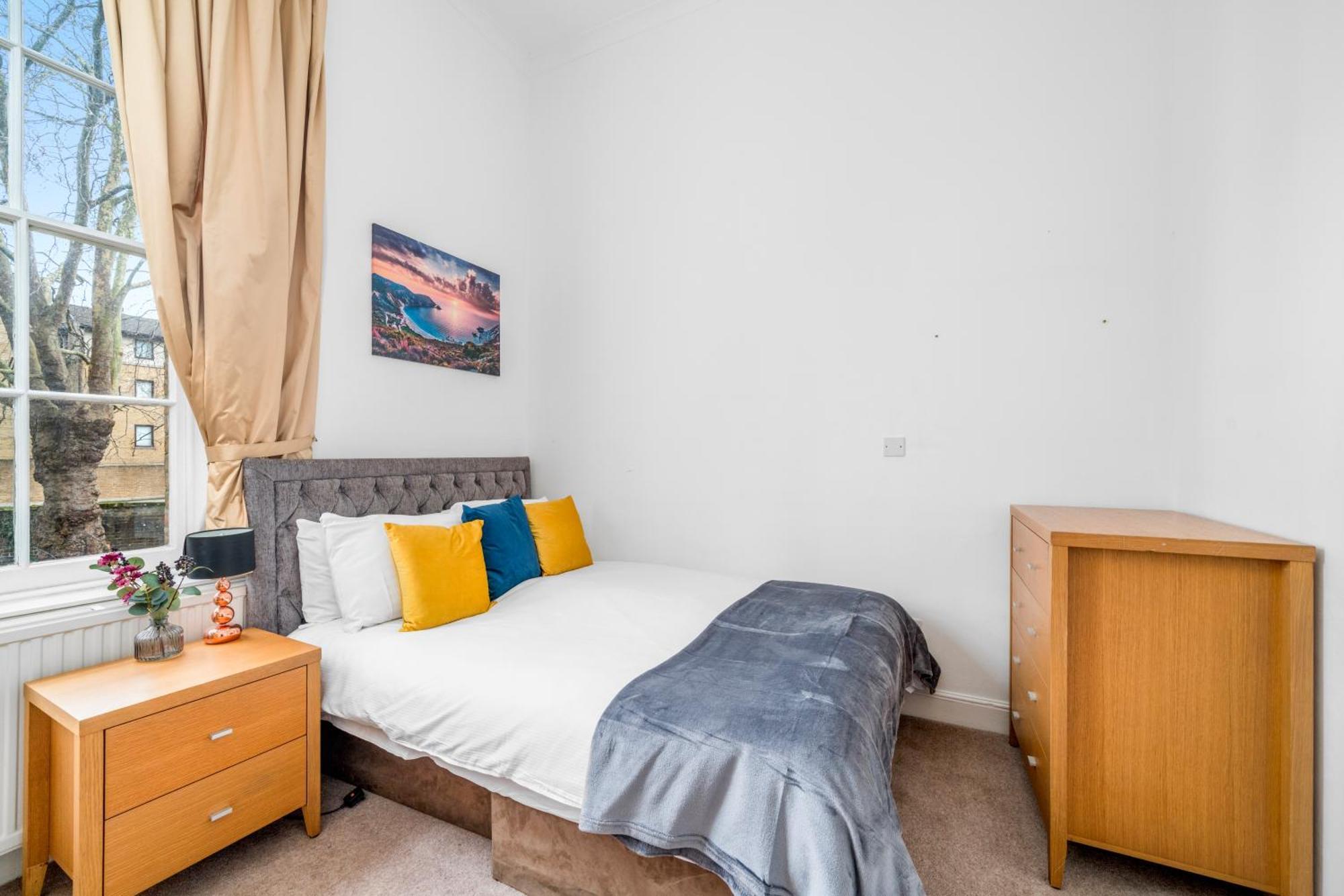 Space And Comfort, 5 Mins Walk To Tube Station, Shops Easy Access To Excel, O2 Arena And Airport, Free Parking Apartment *
