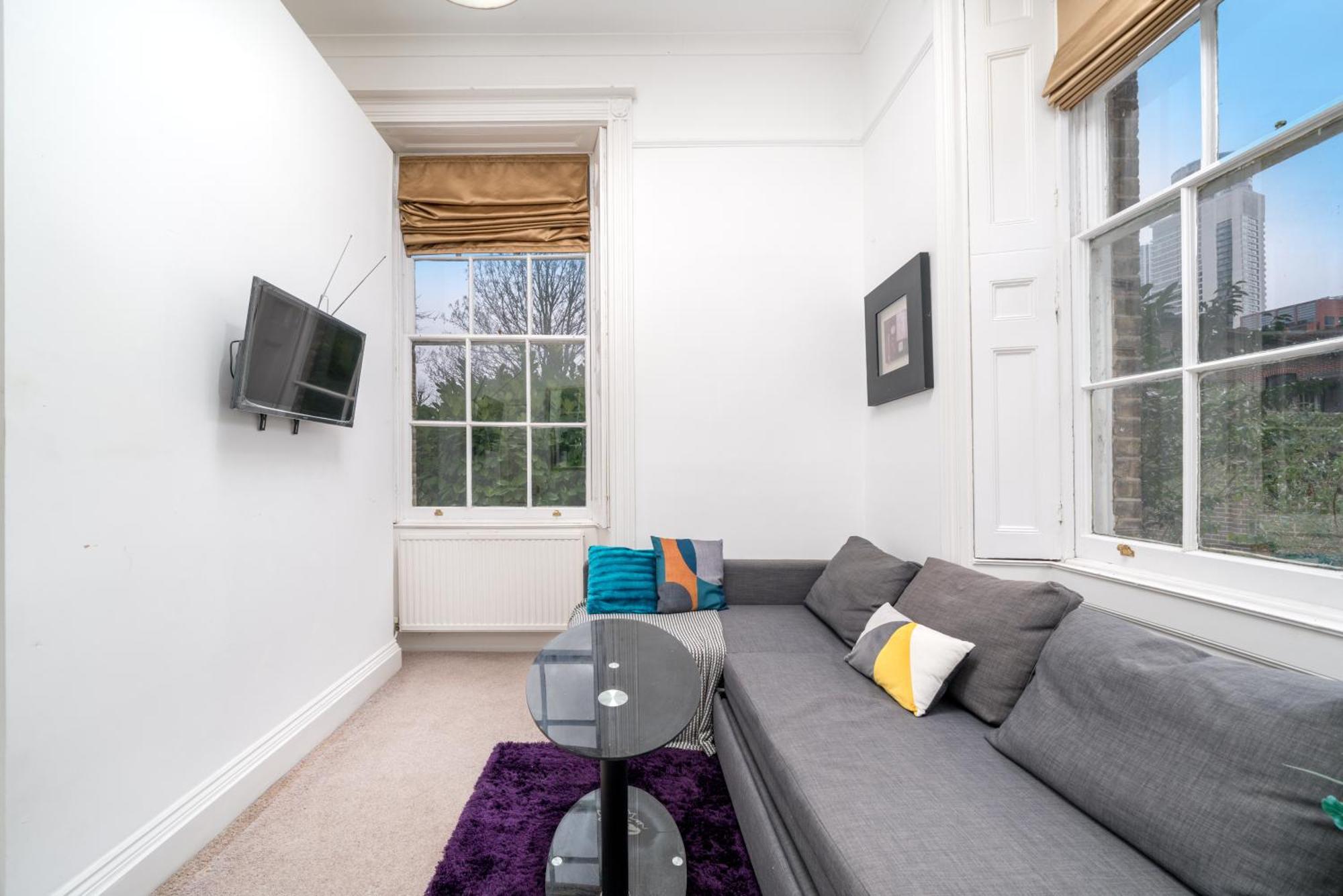 Space And Comfort, 5 Mins Walk To Tube Station, Shops Easy Access To Excel, O2 Arena And Airport, Free Parking * London
