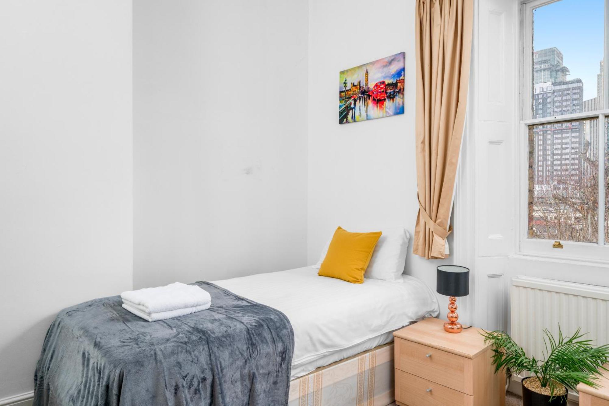 Space And Comfort, 5 Mins Walk To Tube Station, Shops Easy Access To Excel, O2 Arena And Airport, Free Parking Apartment *