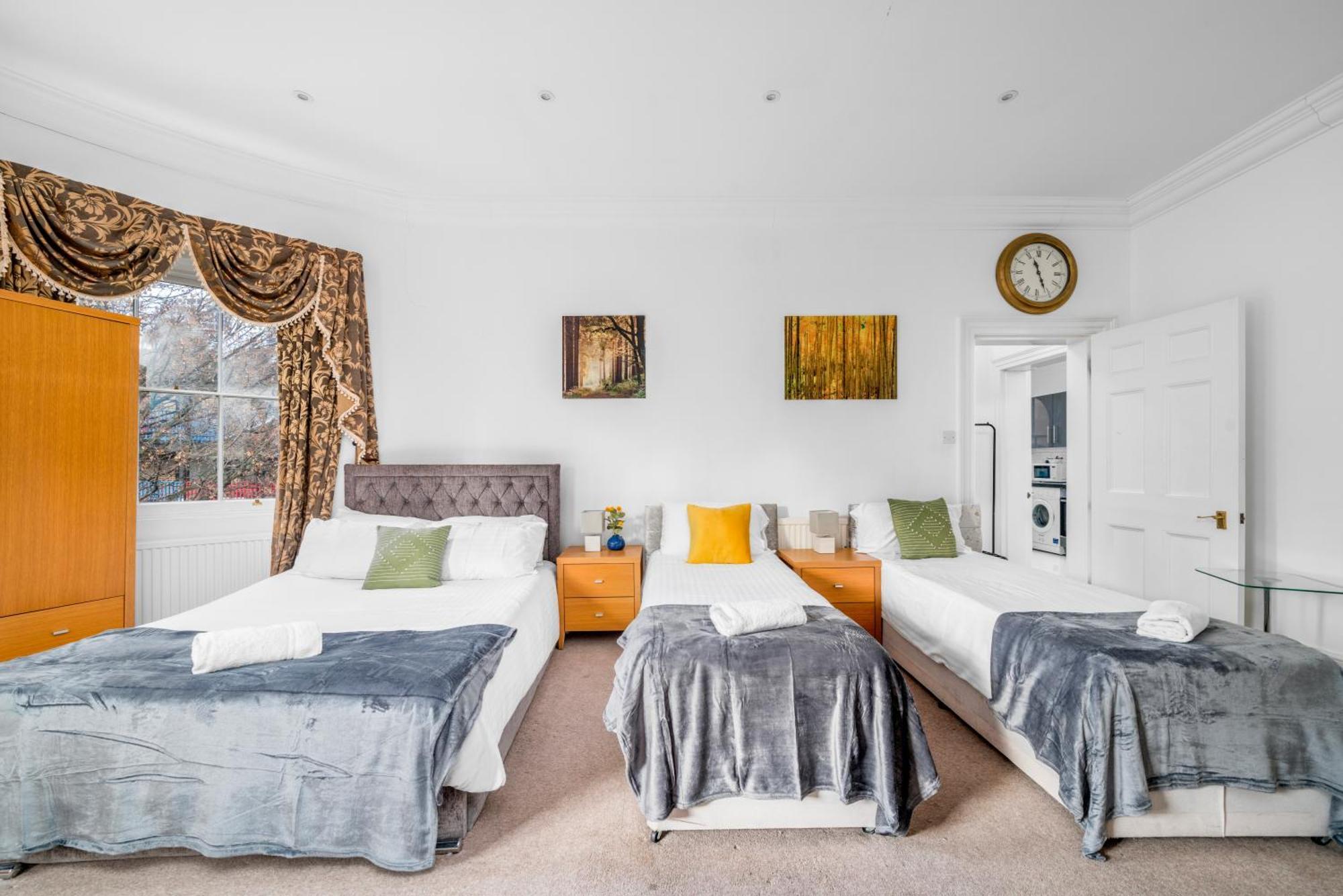Space And Comfort, 5 Mins Walk To Tube Station, Shops Easy Access To Excel, O2 Arena And Airport, Free Parking Apartment