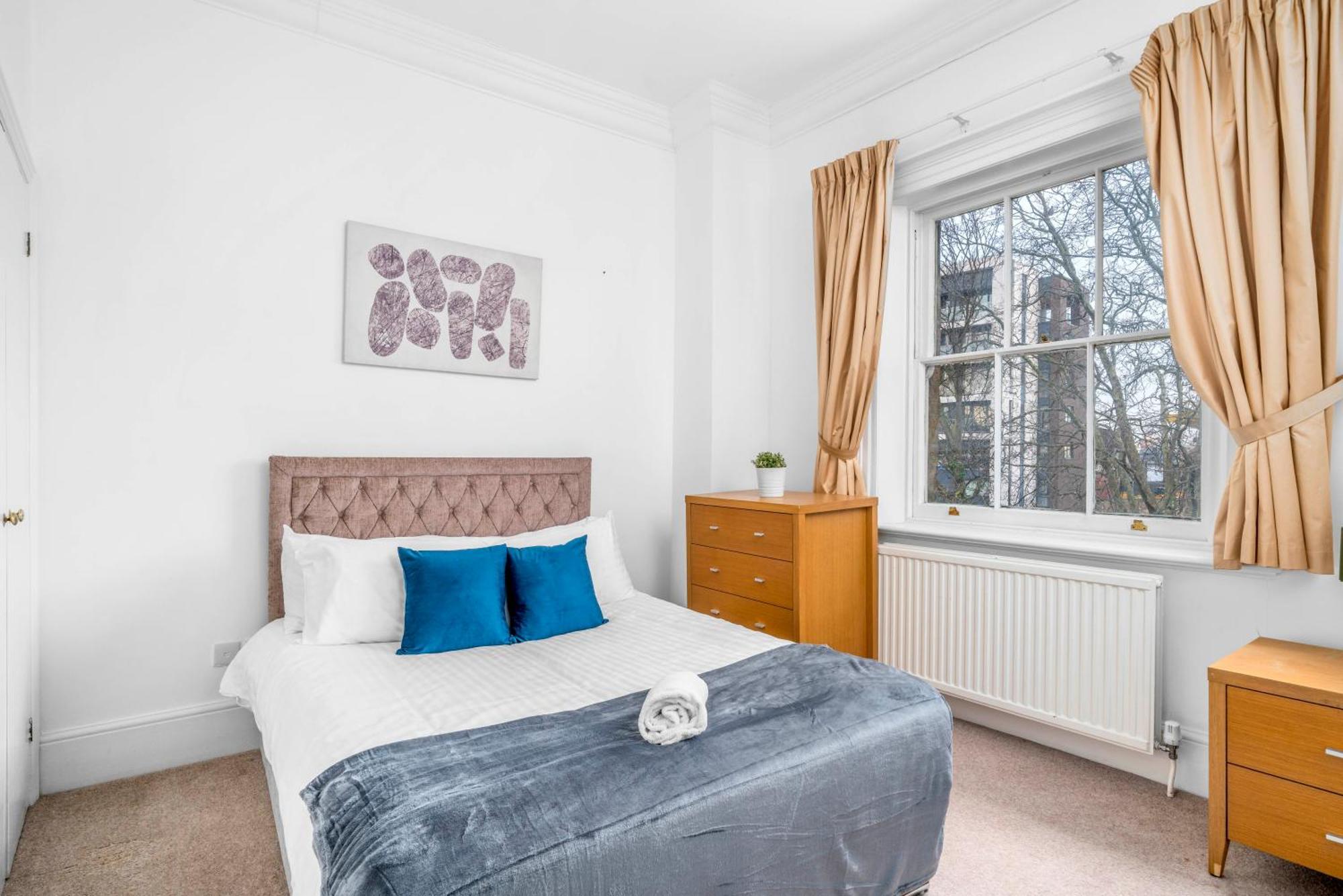 Space And Comfort, 5 Mins Walk To Tube Station, Shops Easy Access To Excel, O2 Arena And Airport, Free Parking Apartment *