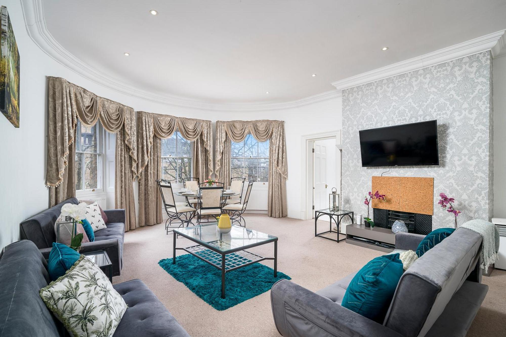 Space And Comfort, 5 Mins Walk To Tube Station, Shops Easy Access To Excel, O2 Arena And Airport, Free Parking *