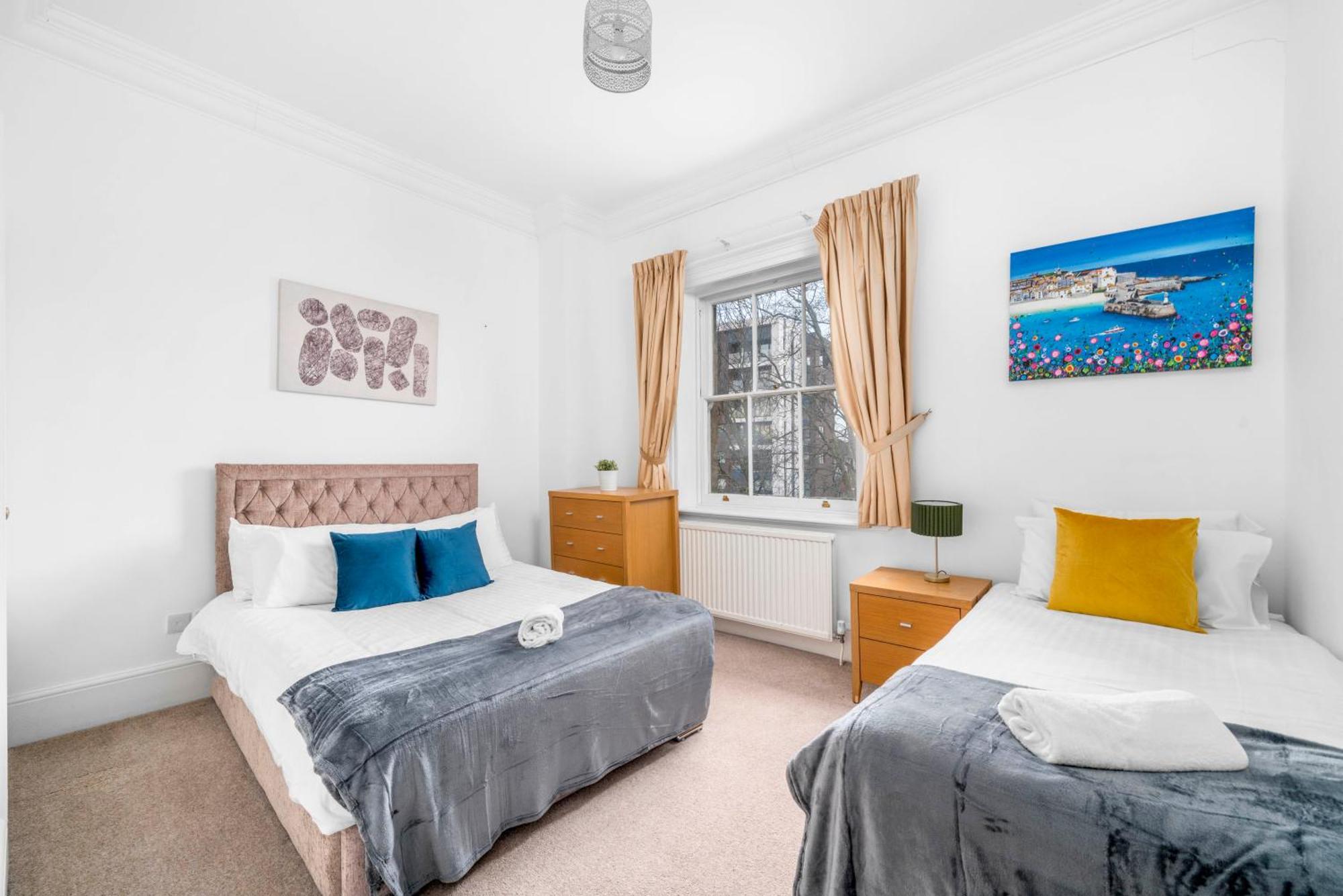 Space And Comfort, 5 Mins Walk To Tube Station, Shops Easy Access To Excel, O2 Arena And Airport, Free Parking London
