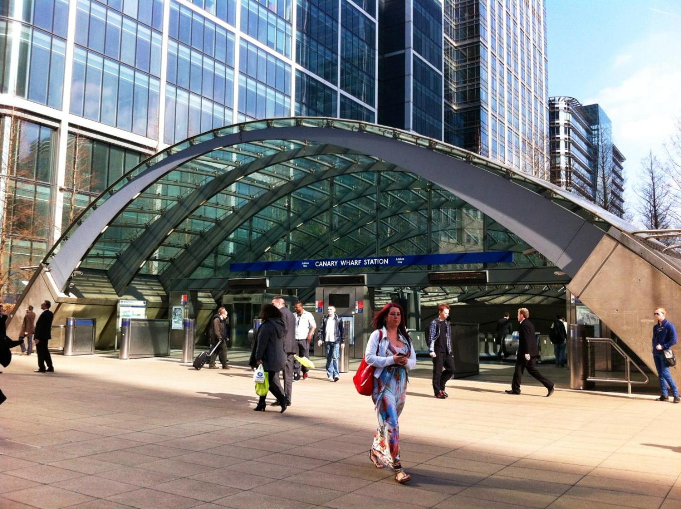 Apartment Space And Comfort, 5 Mins Walk To Tube Station, Shops Easy Access To Excel, O2 Arena And Airport, Free Parking