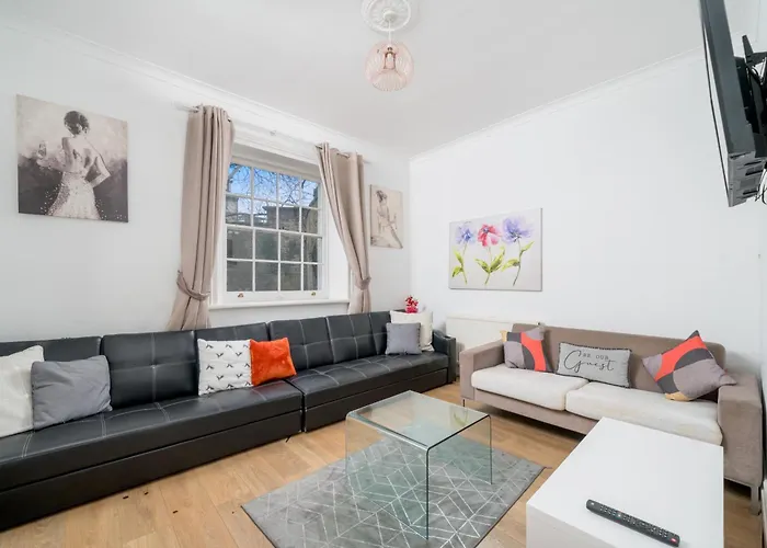 Space And Comfort, 5 Mins Walk To Tube Station, Shops Plus Easy Access To London Excel, O2 Arena And City Airport, Free Parking