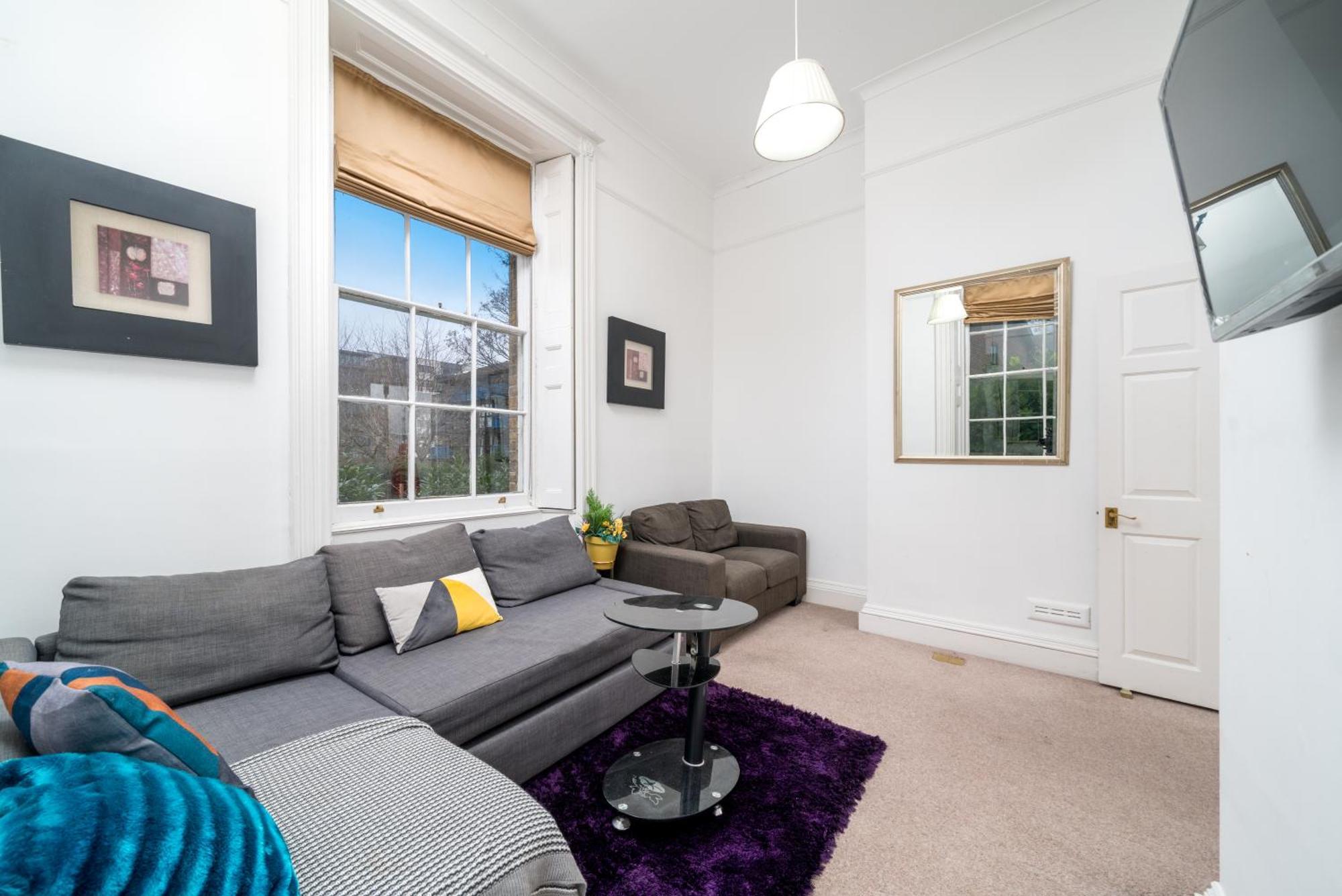 Space And Comfort, 5 Mins Walk To Tube Station, Shops Easy Access To Excel, O2 Arena And Airport, Free Parking