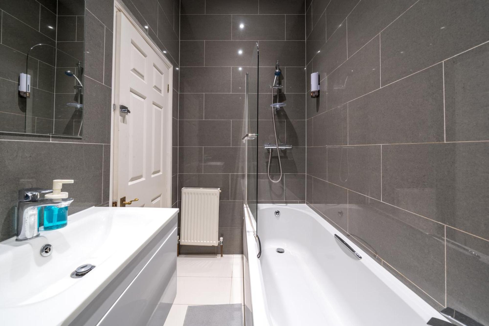 Apartamento Space And Comfort, 5 Mins Walk To Tube Station, Shops Easy Access To Excel, O2 Arena And Airport, Free Parking